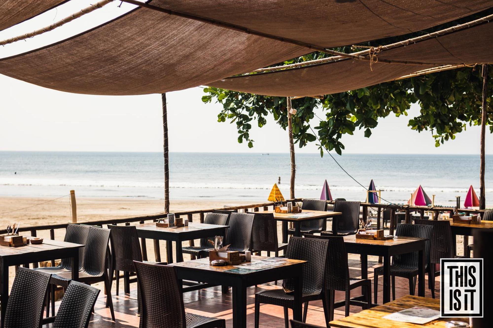 This Is It Beachfront - Rooms, Cafe & Events Арамболь Экстерьер фото