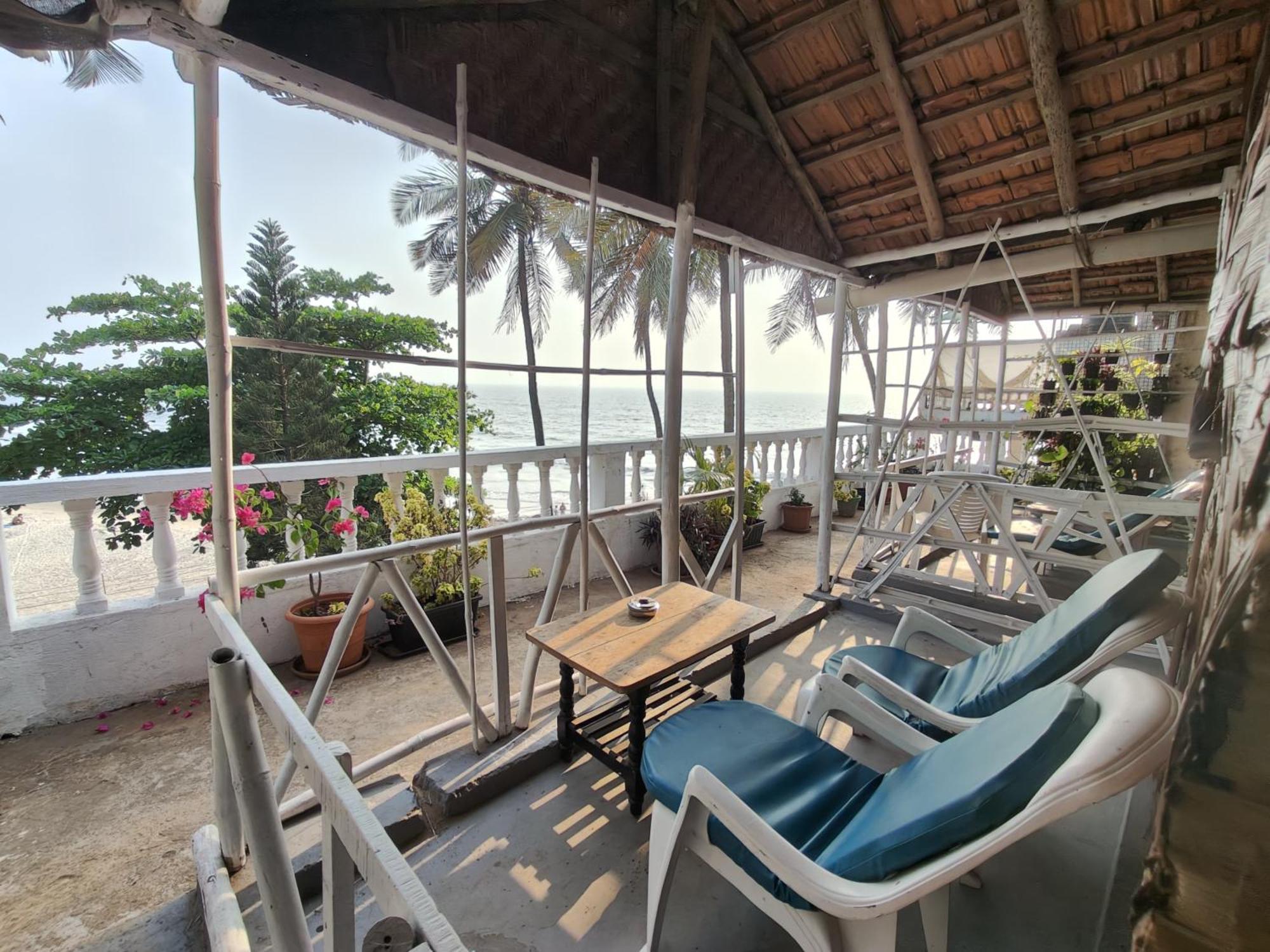 This Is It Beachfront - Rooms, Cafe & Events Арамболь Экстерьер фото