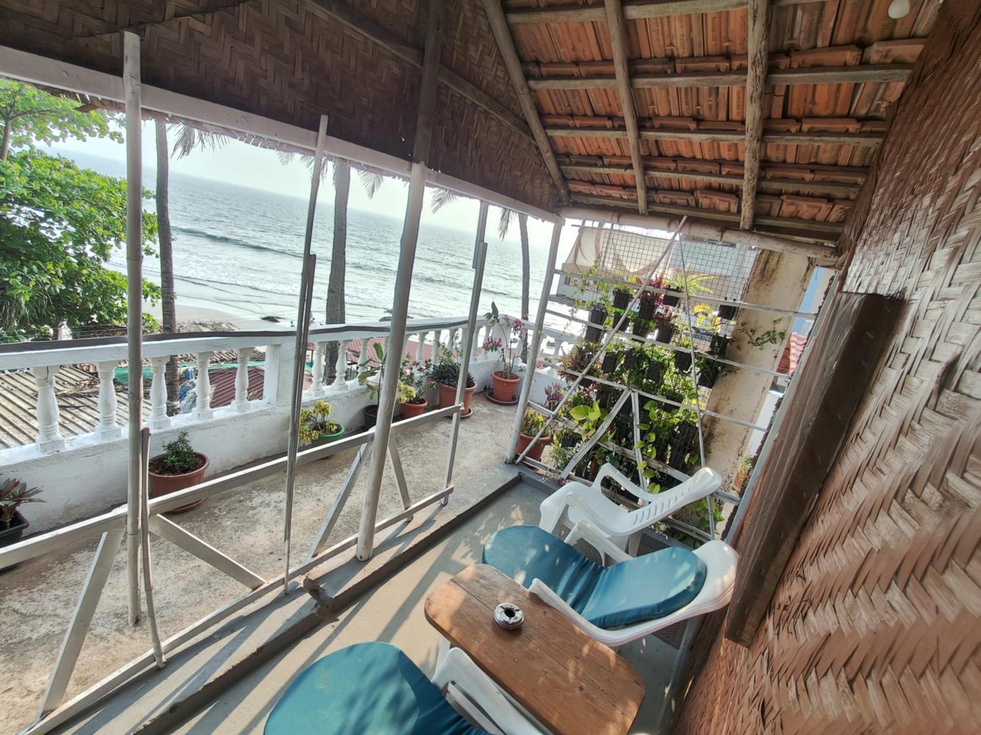 This Is It Beachfront - Rooms, Cafe & Events Арамболь Экстерьер фото